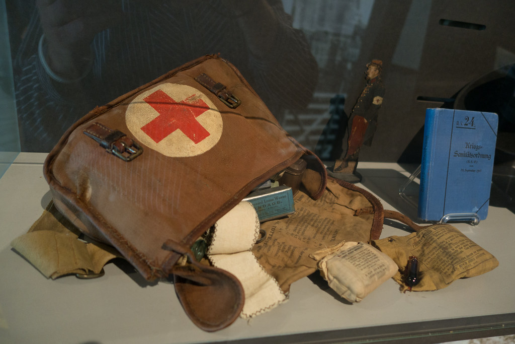 WWI medical kit Belgium 2014 Thomas Quine Flickr