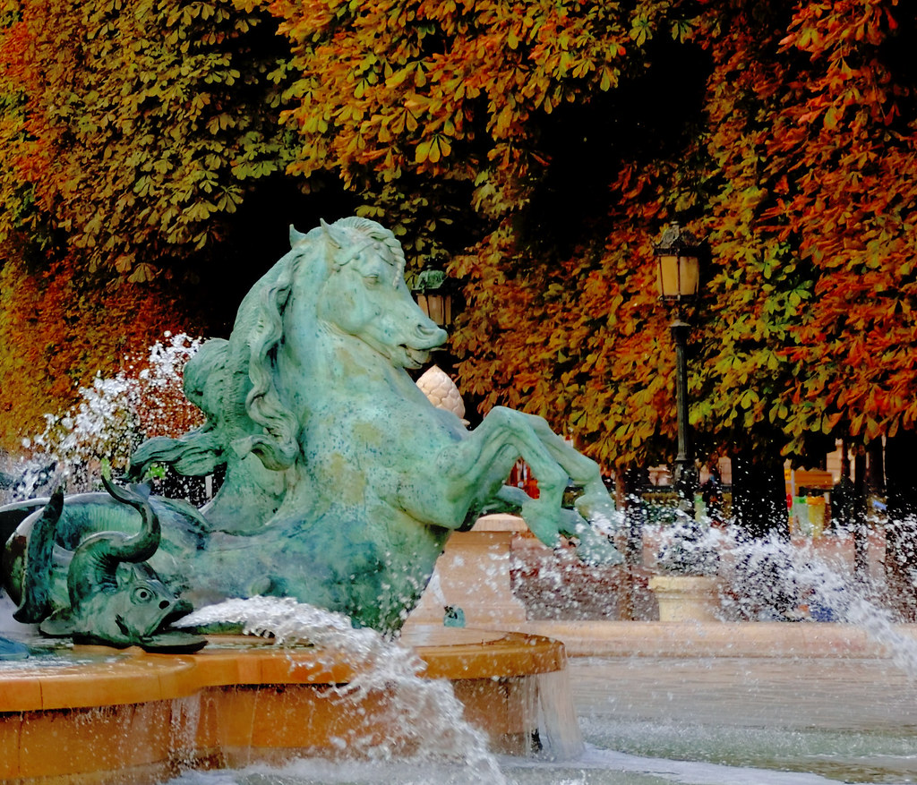 Fontaine d'Automne Détail de la fontaine de l'observatoire… PhilC75 Flickr