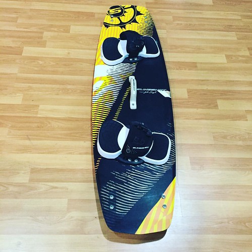 Tabla de Kite surf de segunda mano con muy poco uso de lla… Flickr