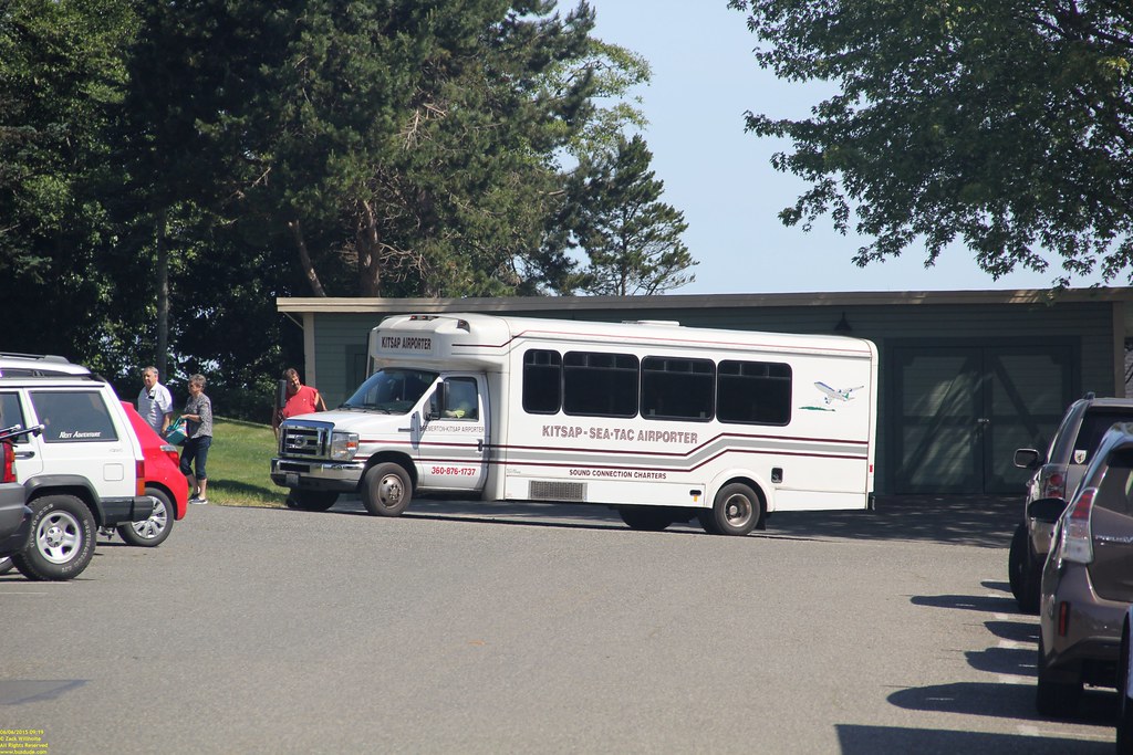 Ford E450 / Glaval 4 Kitsap SeaTac Airporter 4 working… Flickr