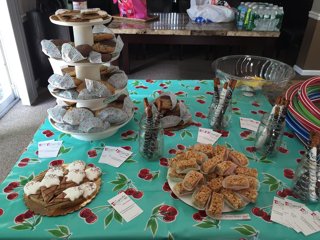 Desset Table Cupcake KITSCHen Custom Desserts www.TheCupca… Flickr