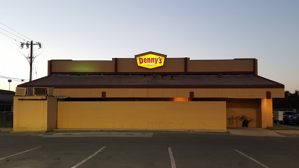 DENNY'S Kingsburg, Ca. Okay, it's not an especially new on… Flickr