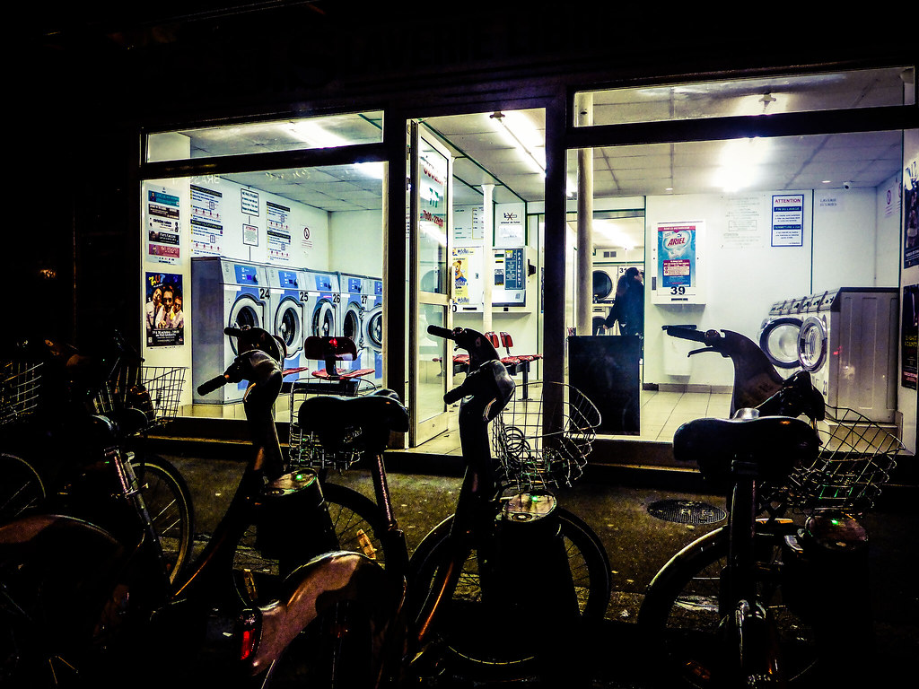 Laundromat. Paris Zeke Brucker Flickr