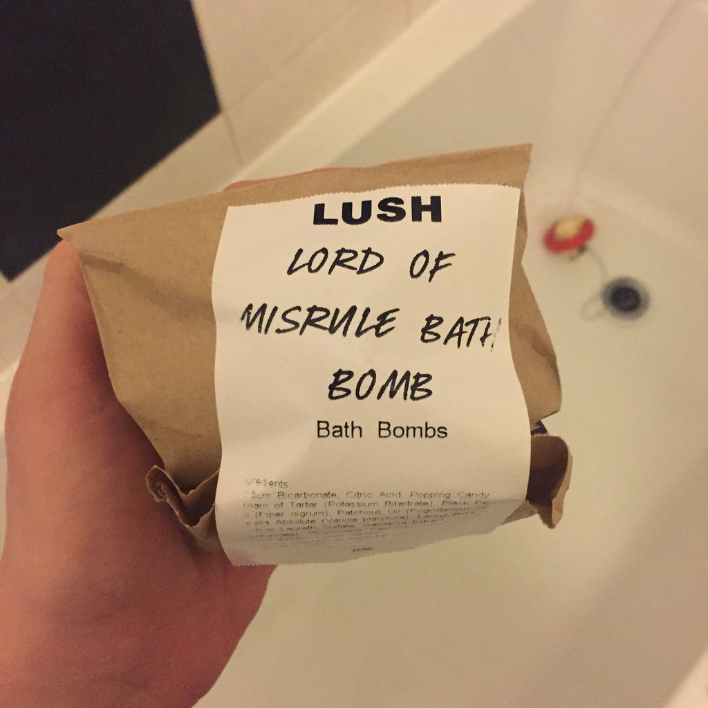 Lord of Misrule Bath Bomb Lush Review CSI Girls Flickr