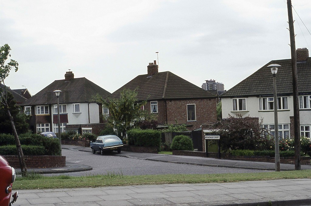 C351 29 Broadway Croft, Warley. Another view of the hous… Flickr