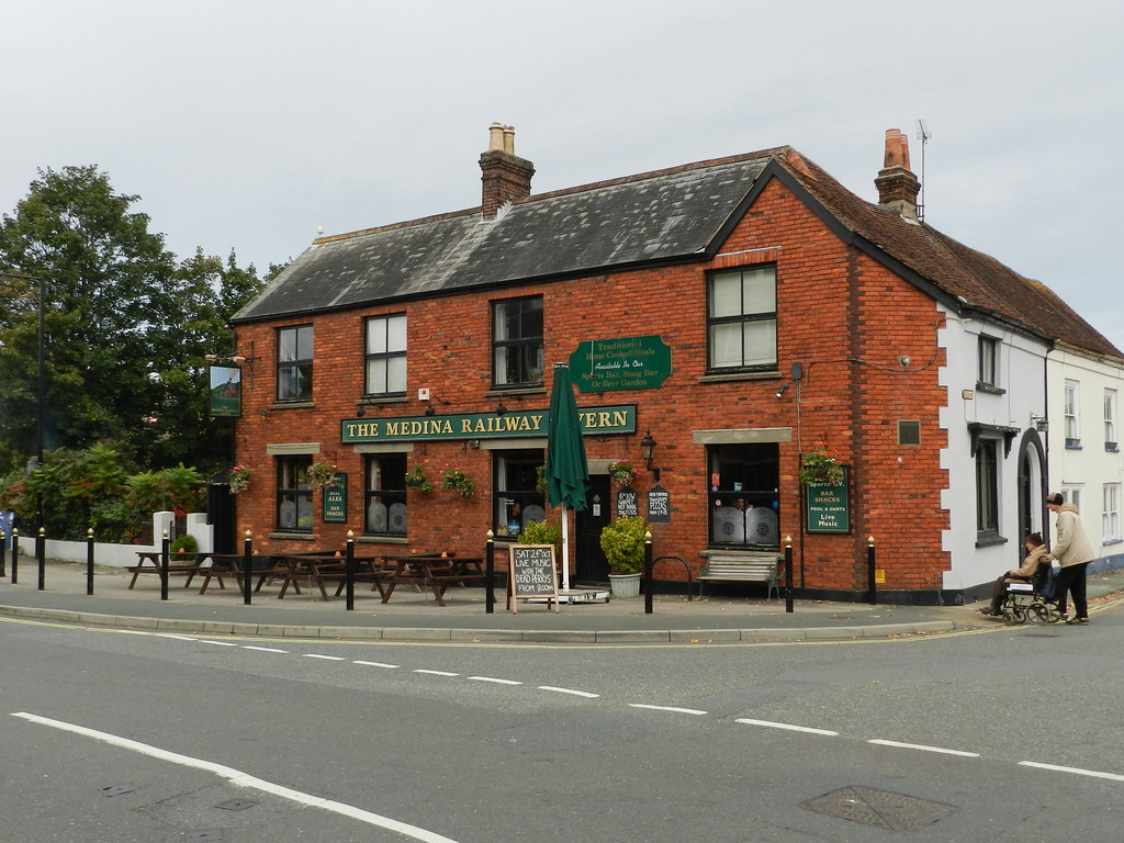 The Medina Railway Tavern Public House Newport Quays, Isle… Flickr