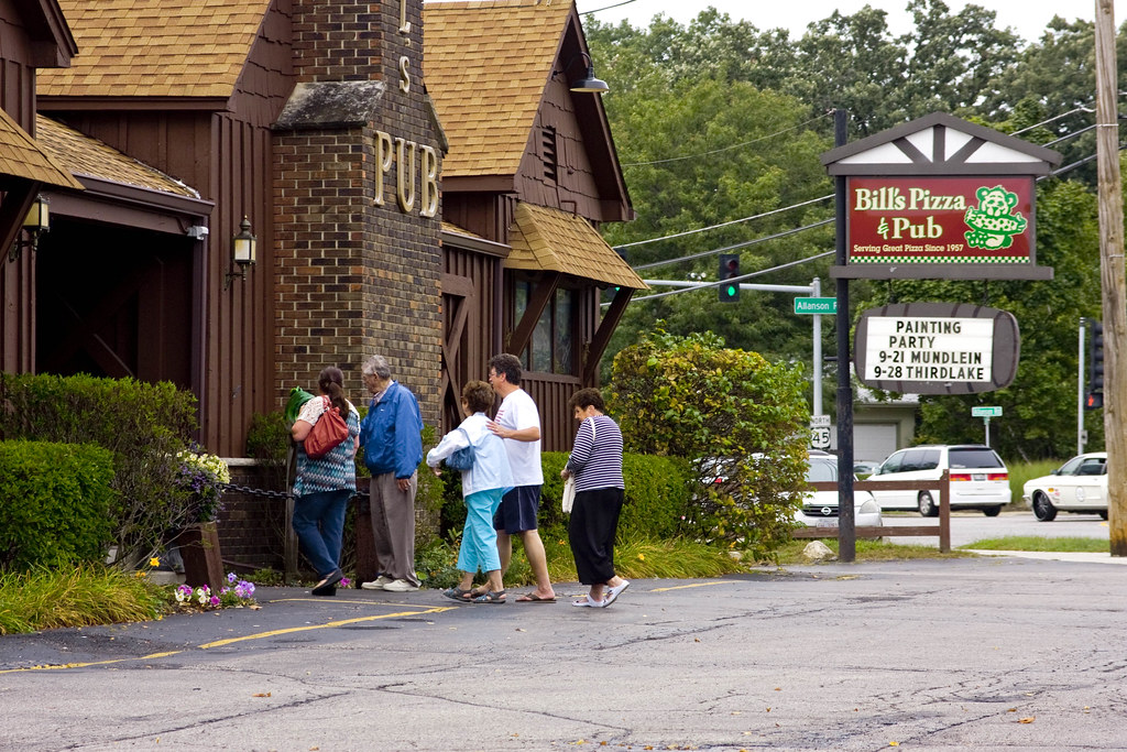 Going for Dinner at Bill's Pizza Pub Mundelein Illinois IM… Flickr
