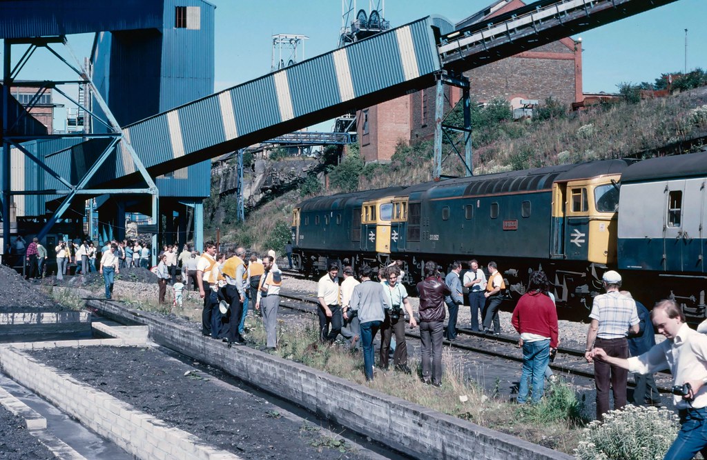 33 039 + 33 052 at Oakdale Colliery, Gwent. 15/08/87. Flickr