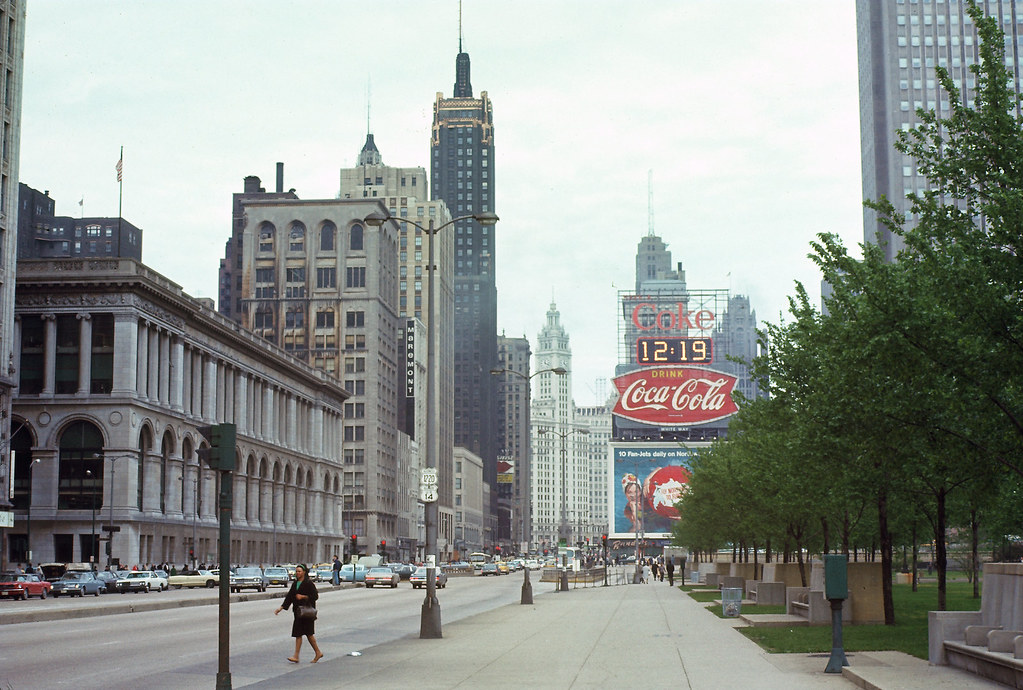 1967 06 002B Downtown Chicago June 1967 View north on N