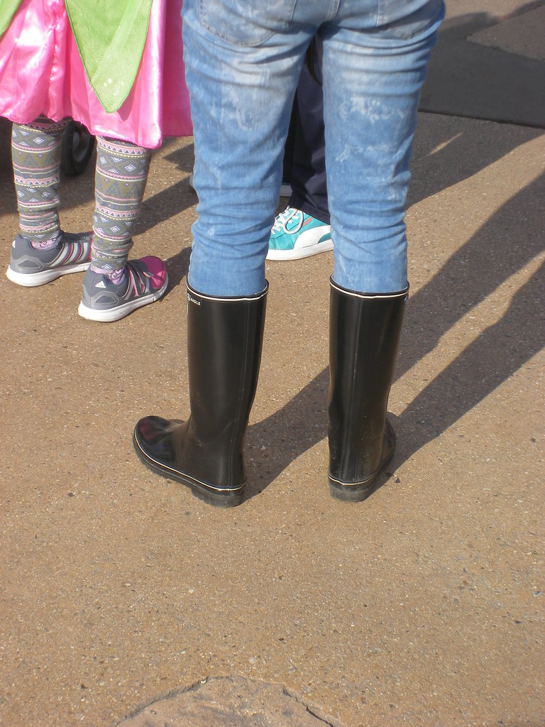 IMGP2887 black aigle rain boots in euro disney at 24 grad … Flickr