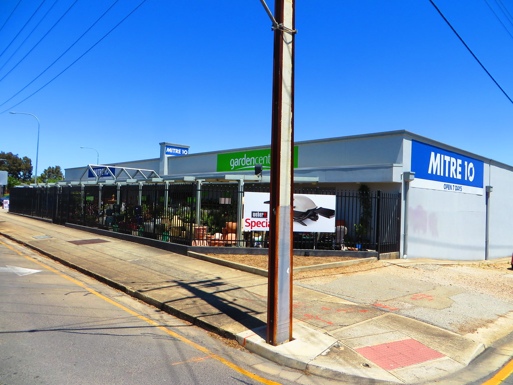 Gawler Mitre 10 In the spite of the new Bunnings nearby, t… Flickr