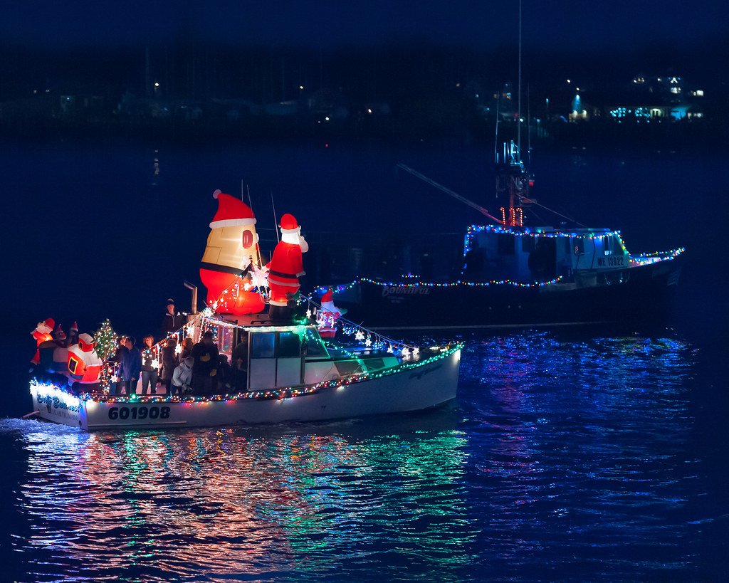 2boats_8x10 Christmas Light Boat Parade Portland ME 20151… Flickr