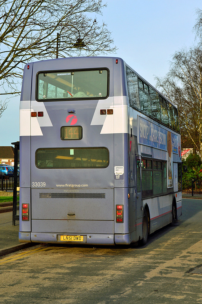 First 33039 Bromsgrove Bus Stn ee16svt Flickr