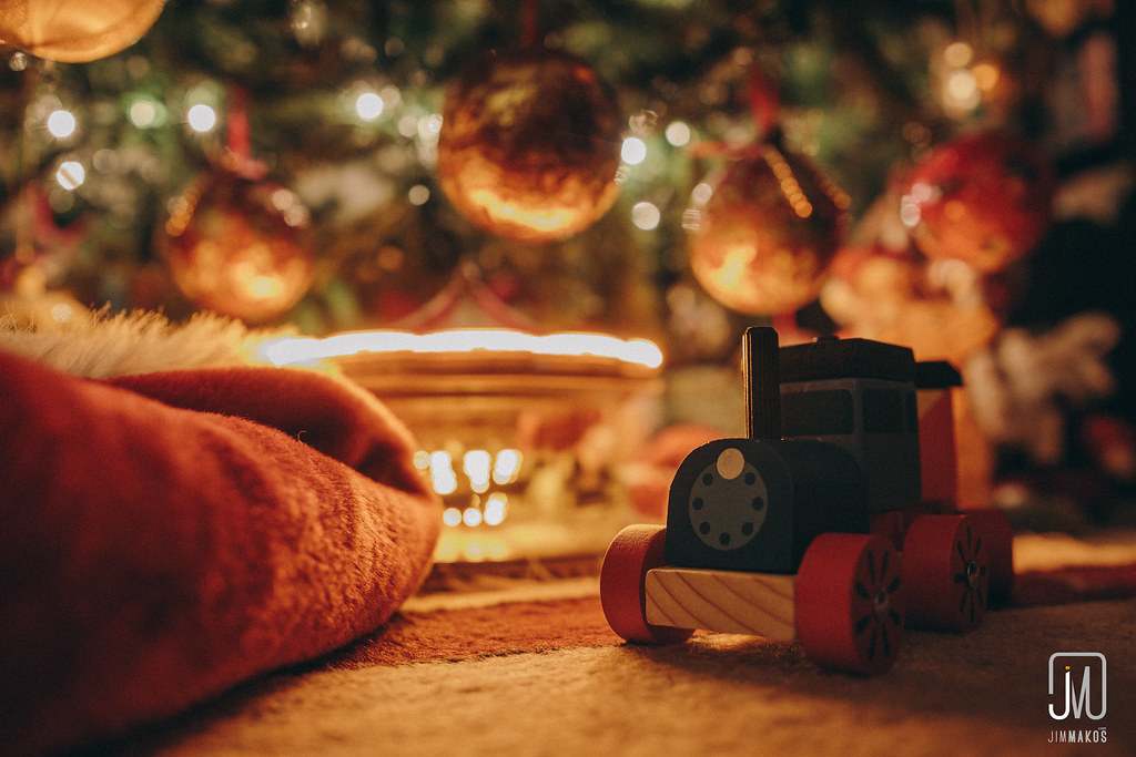 Toy Train under the Christmas Tree Connect with me jimmak… Flickr