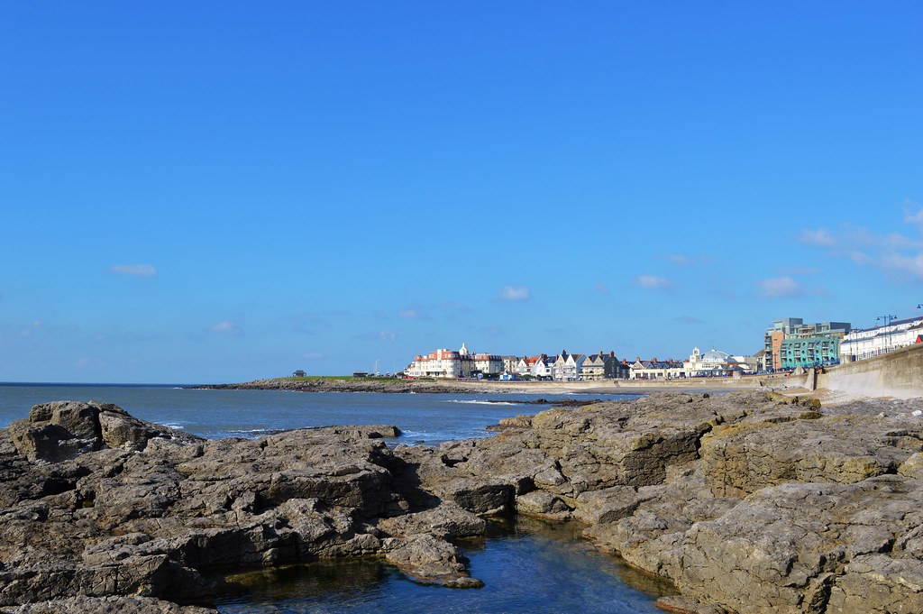 Porthcawl seafront Porthcawl seafront from below the Prome… Flickr