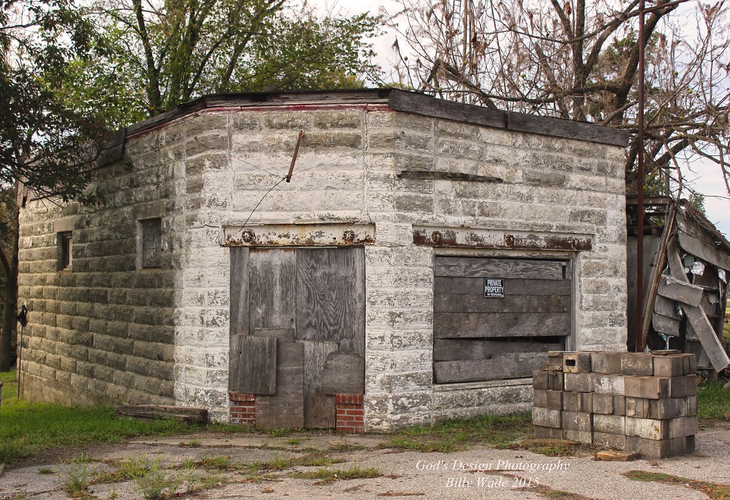 The Abandoned Mound Gas Station!!!! Flickr