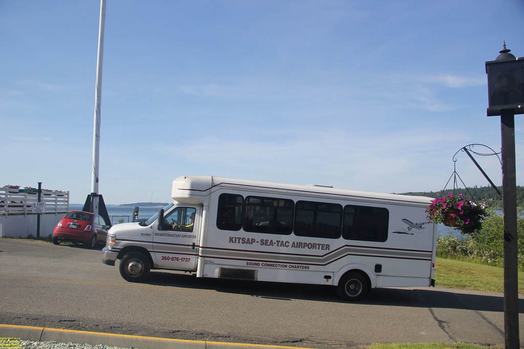 Ford E450 / Glaval 4 Kitsap SeaTac Airporter 4 working… Flickr