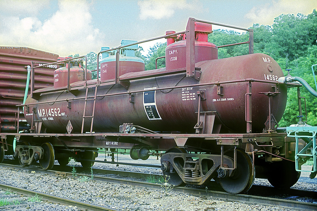 MP Tank Car 14562 Missouri Pacific Railroad 14562 at Cotte… Flickr