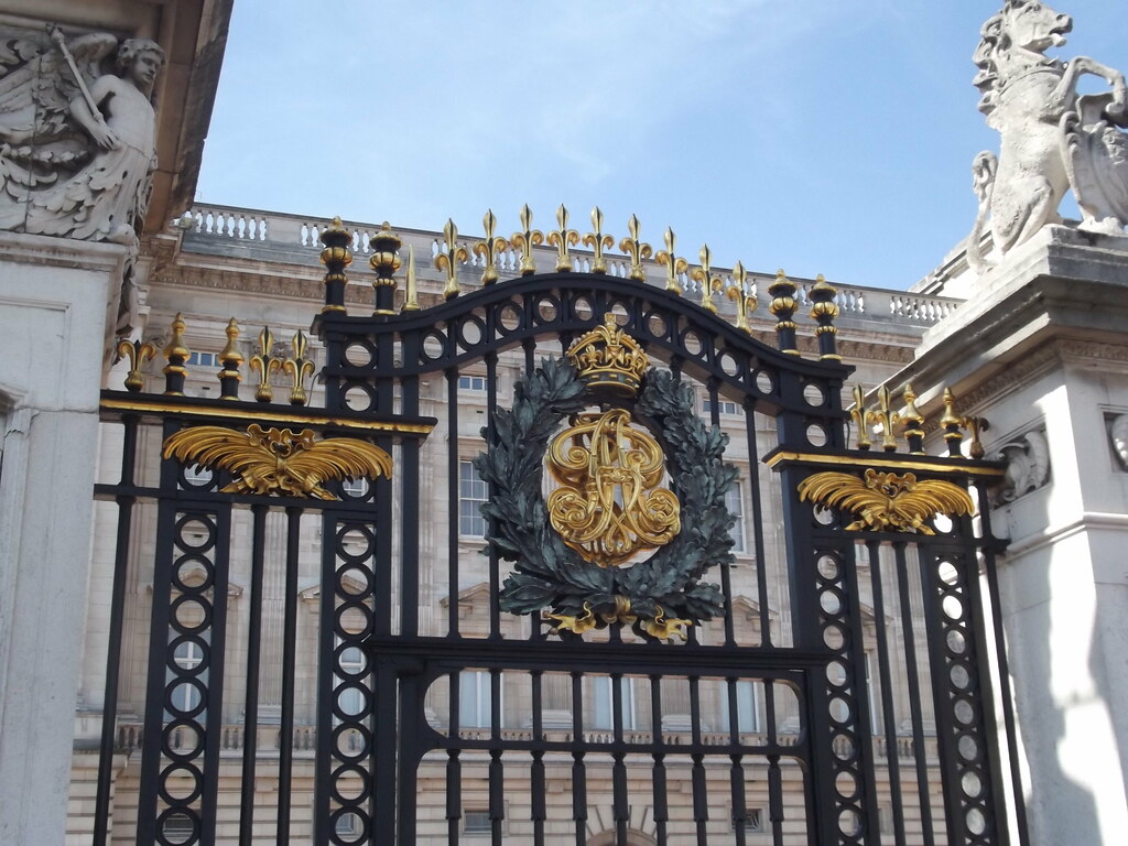Buckingham Palace gates a photo on Flickriver