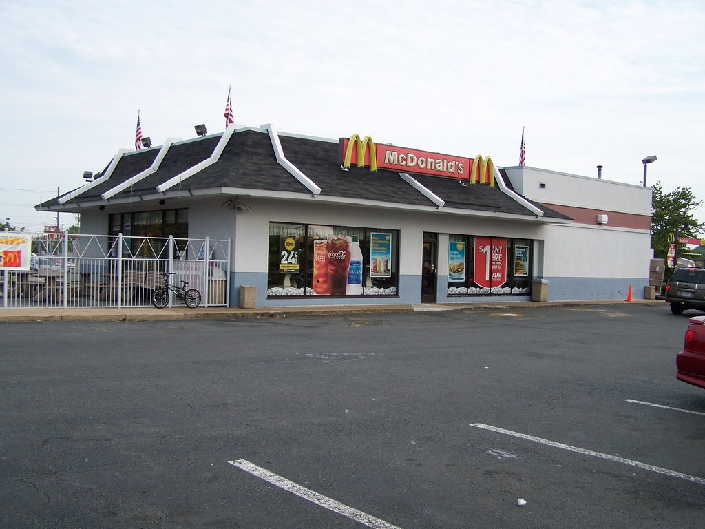 100_8640 8203 Sudley Road,Manassas,Virginia ncokecan Flickr
