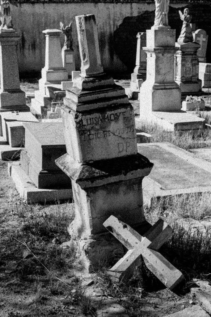 Cruz de olvido Panteón de Dolores, Chih. Jaime Borunda Flickr