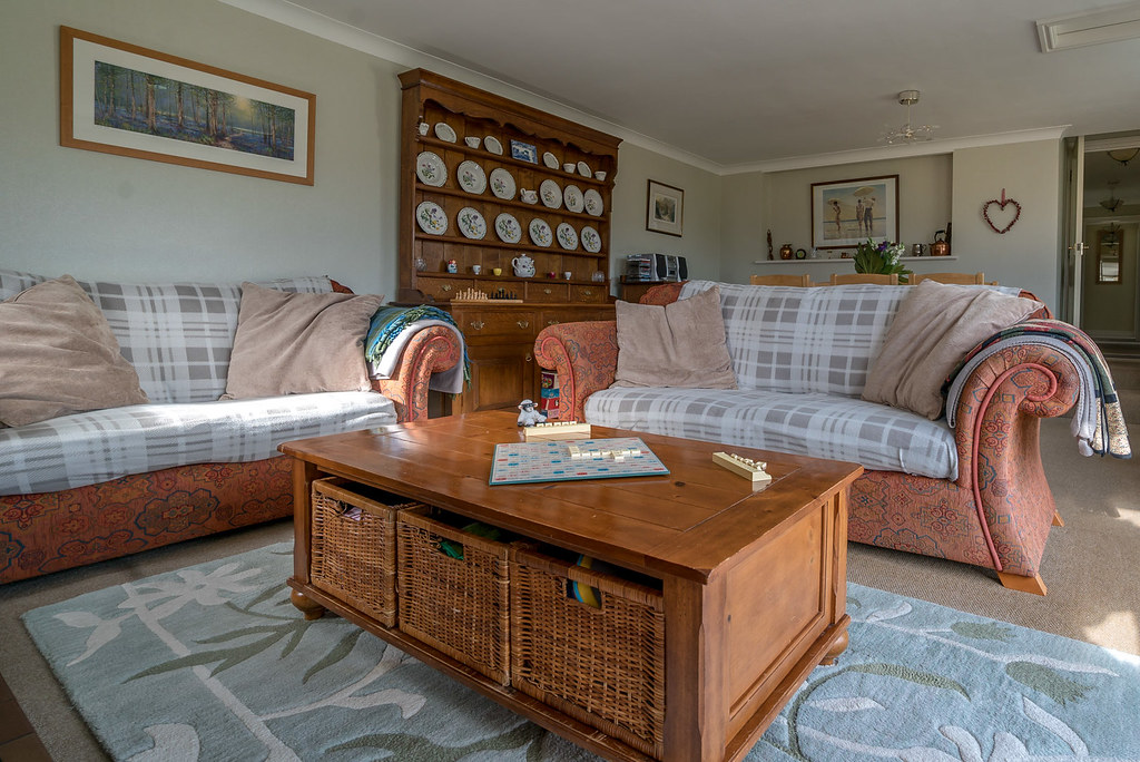 Large comfortable sofas dioni.co.uk/cottages/holidaycotta… Flickr