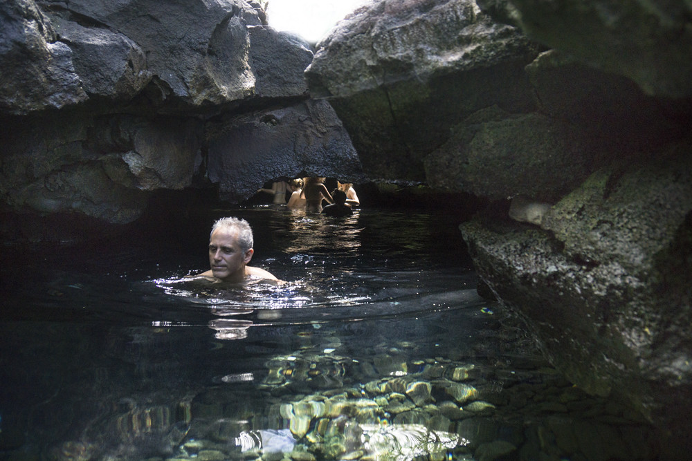 Bathing in a lava tube, Queen's Bath, on the Big Island, H… Flickr