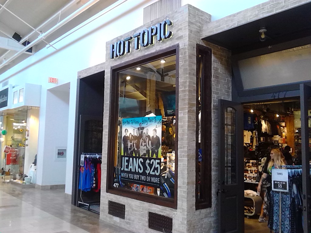 Hot Topic Escondido at North County Fair Another store I s… Flickr
