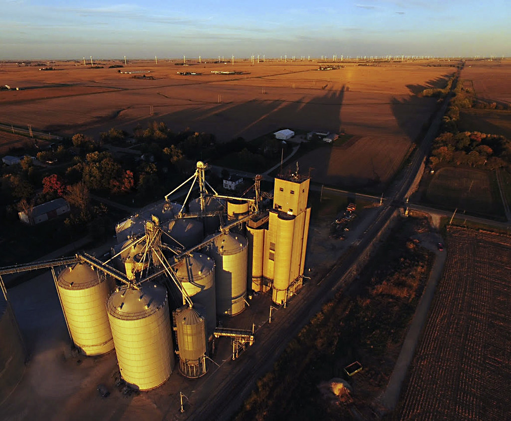 Illinois grain elevators. The vast Illinois prairie Flickr