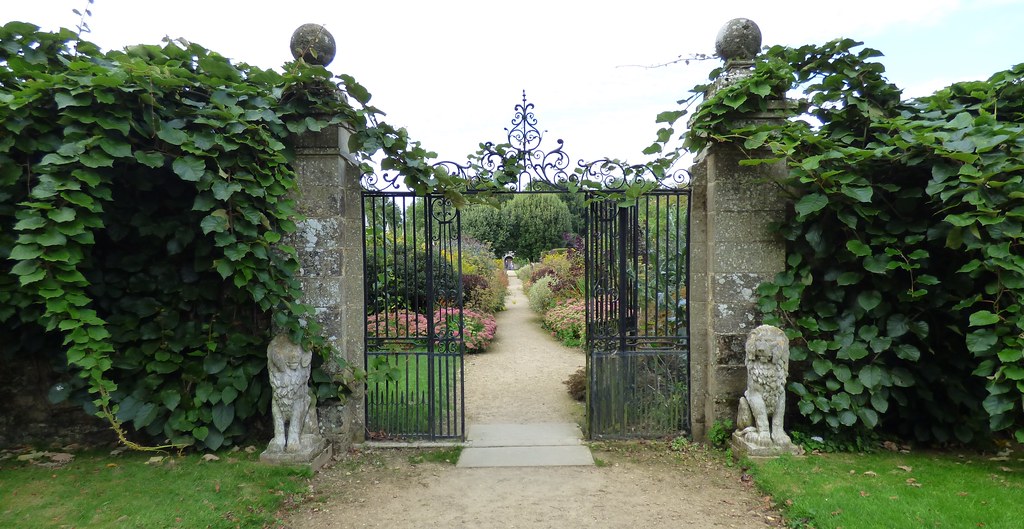 Parham House, Entrance to the Gardens Parham Park is an El… Flickr