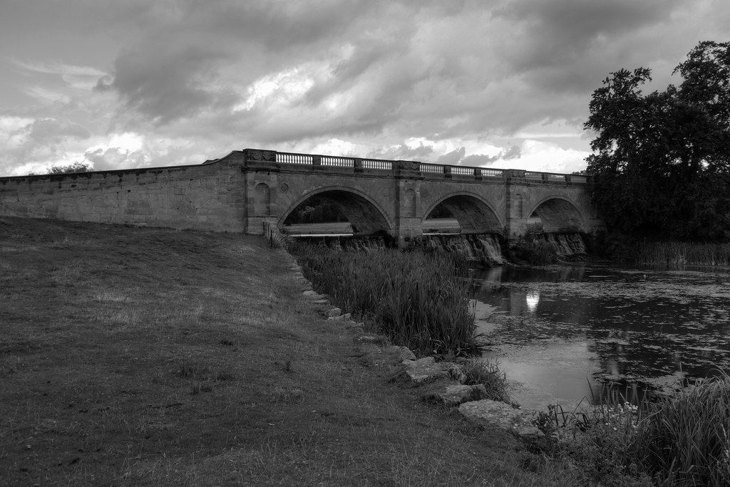 WATERFALL BRIDGE AT KEDLESTON HALL, NR QUARNDON, DERBY, DE… Flickr