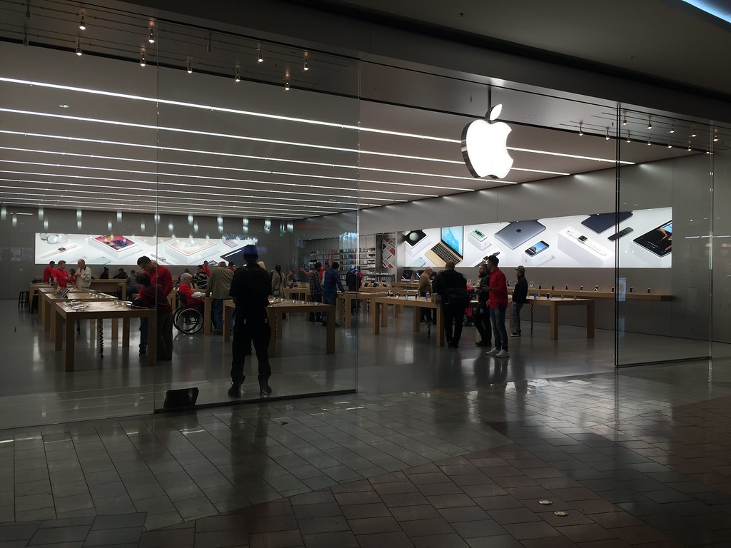 Apple Store Westfield Oakridge Apple moved from its form… Flickr