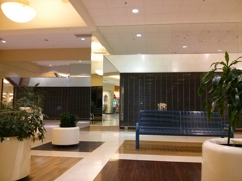 Old Deb Closed down Deb location Cross County Mall Mattoon… Flickr