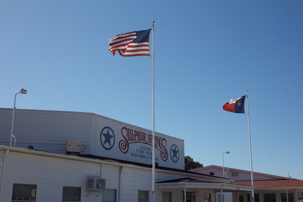 3. Sulphur Springs sale barn Hurley spends time at the Sul… Flickr