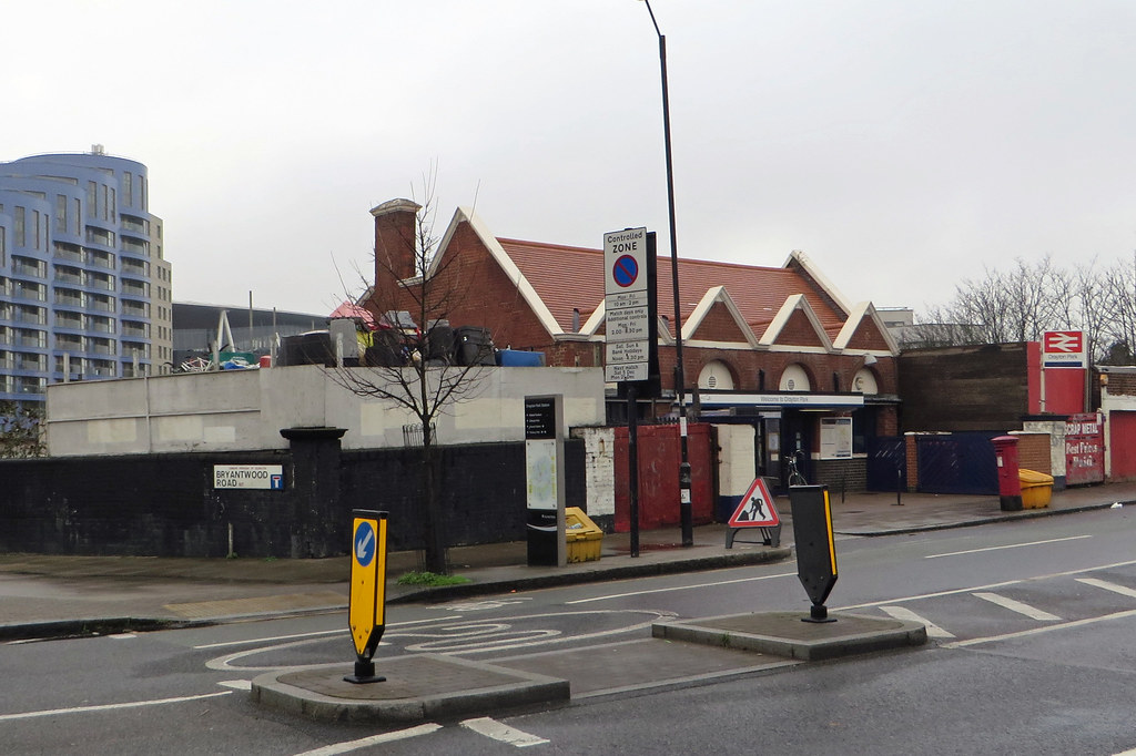 Drayton Park More like a cottage than a station diamond geezer Flickr