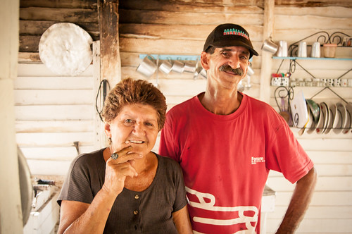 Mère et fils à la plantation de tabac / Madre y hijo en la