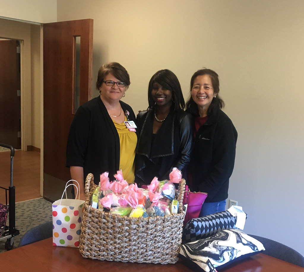 1b Ladies Night Out of Virginia donated pillows, toiletrie… Flickr