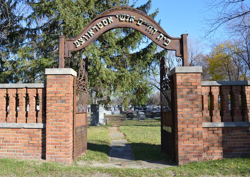 לאמבטון הילס קברות / Lambton Hills Cemetery / Jewish. … Flickr