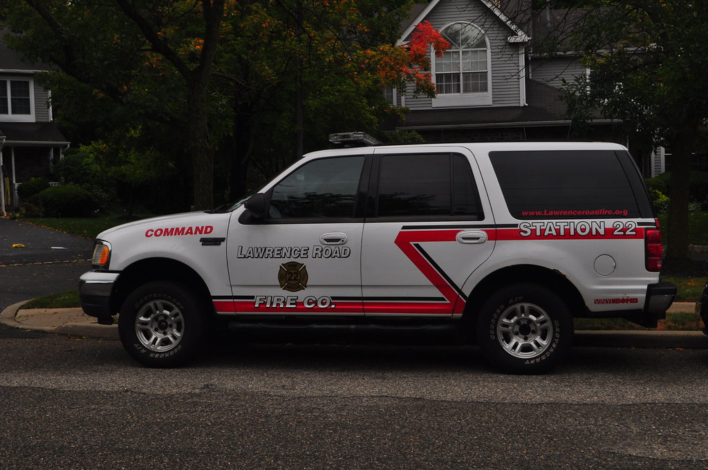 Lawrence Road Fire Company Car 221 1999 Ford Expedition Triborough