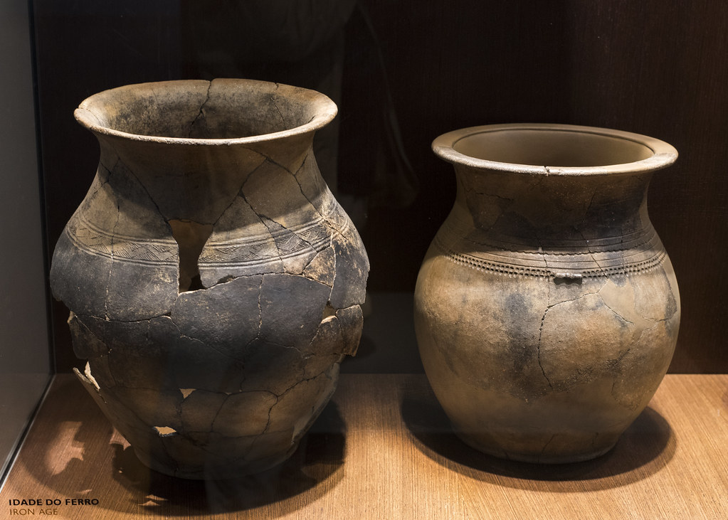 Early Iron Age jars with incised and impressed shoulders, … Flickr