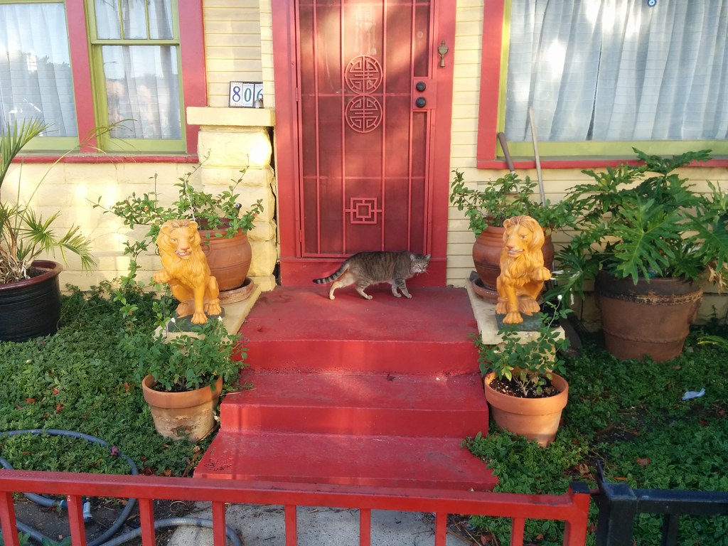 21,078 21,078 porch lions Joseph Ginder Flickr