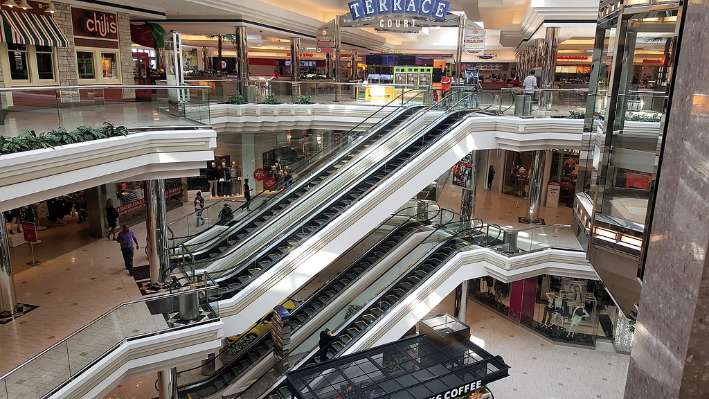 20151008_141155 MacArthur Center Norfolk Va. Mall Guru Guy Flickr