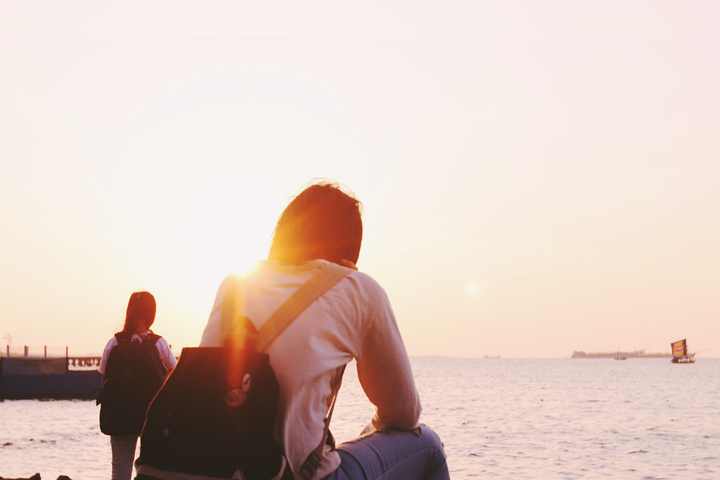Gambar Perempuan Termenung foto cewek cantik
