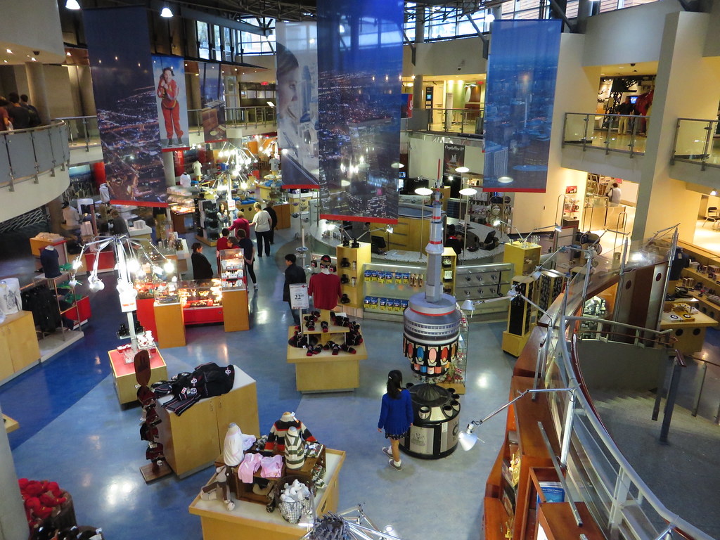 Gift Shop, CN Tower, Toronto, Canada The CN Tower (French… Flickr