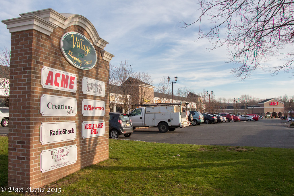Acme/Former A&P New Providence, NJ The Acme sign is now up… Flickr