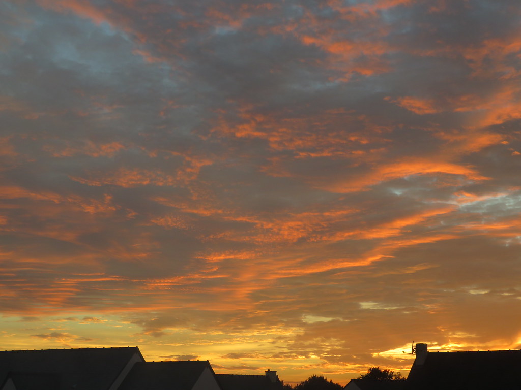 Coucher de soleil près de Nantes le 14/11/2016. Chantal