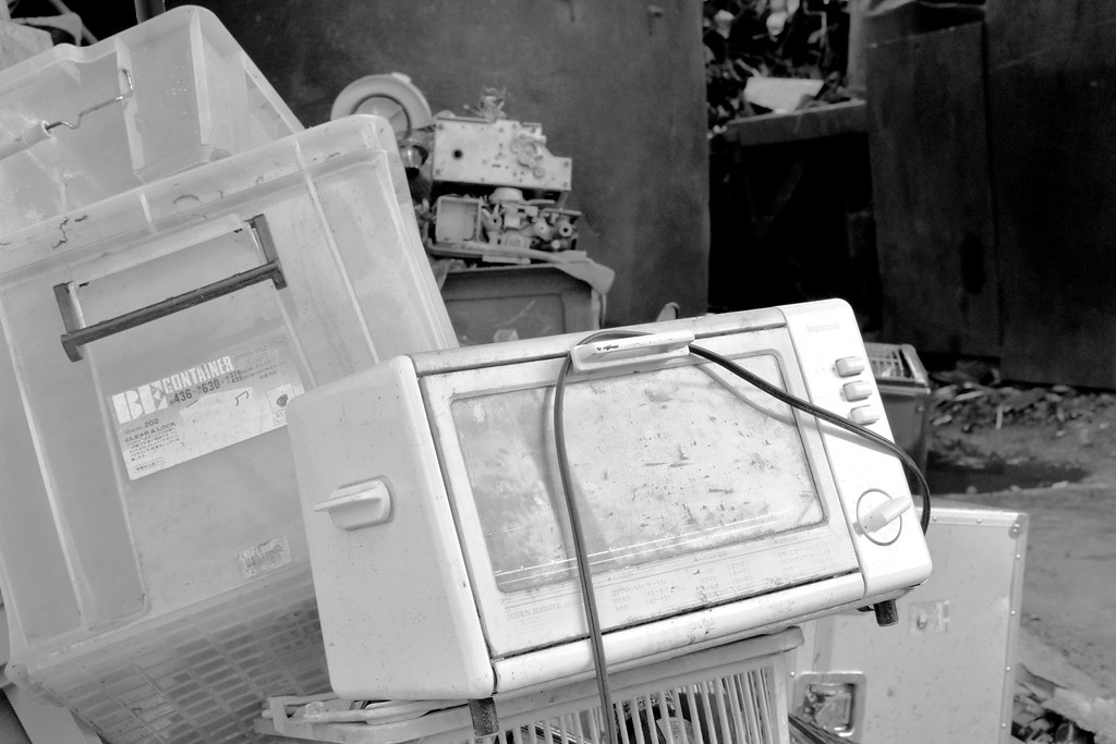 Toaster Disposal waiting for bread baking machine of Taro_Urbex