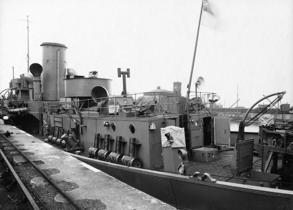 HMS Heliotrope, a Flower Class corvette built by John Crow… Flickr