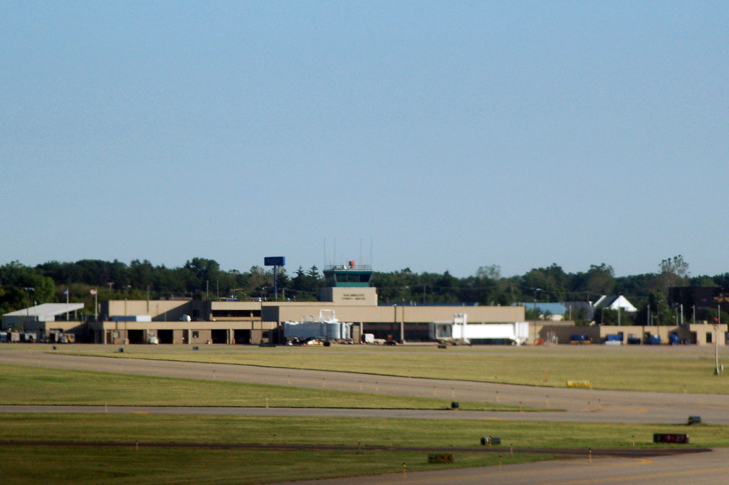 Kalamazoo Airport (AZO) control tower Kalamazoo Airport (A… Flickr