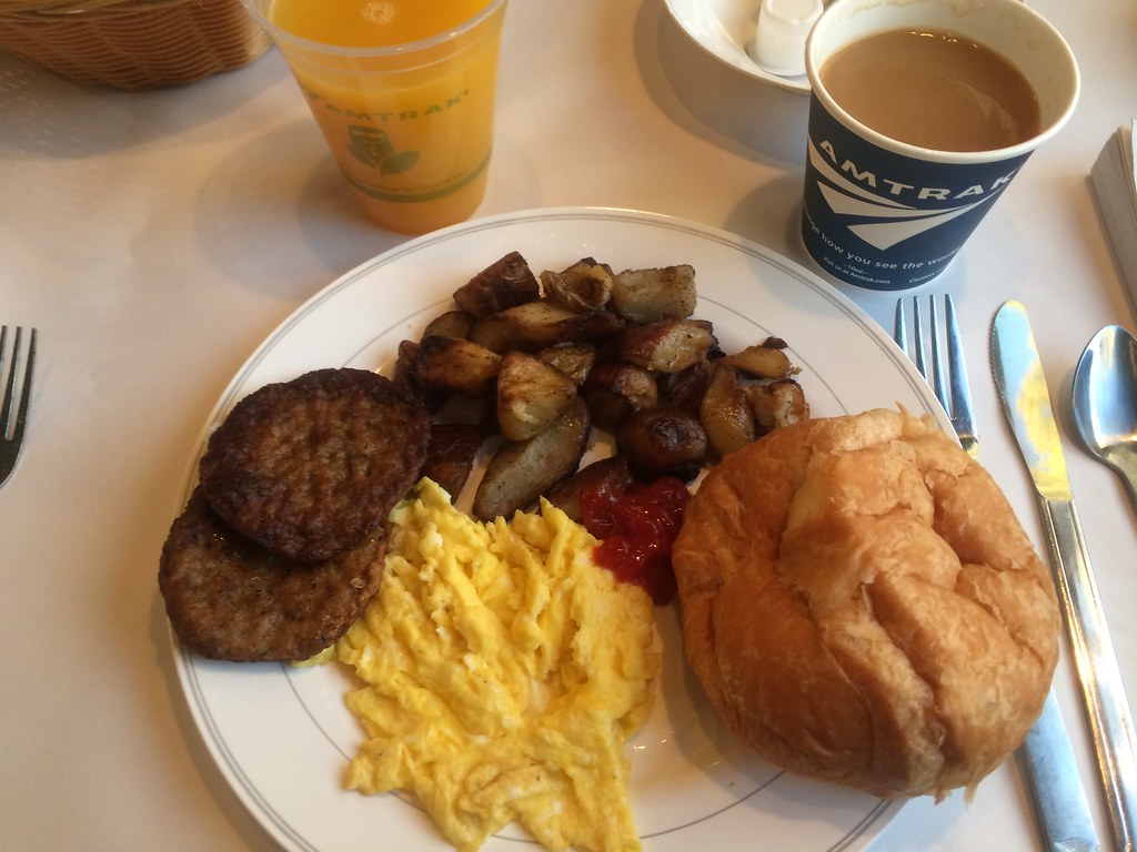 201611041 Amtrak dining car breakfast Amtrak 19 'Crescent… Flickr